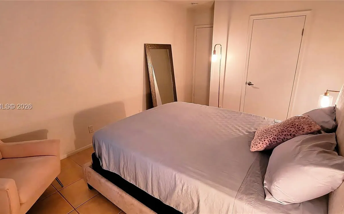 20 SE 12th St, Dania Beach FL 33004