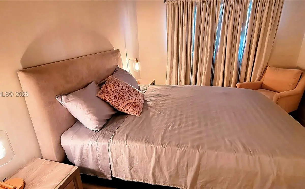 20 SE 12th St, Dania Beach FL 33004