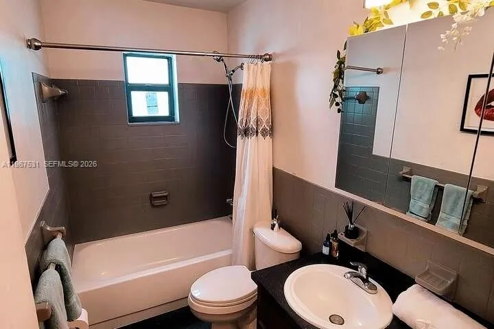 20 SE 12th St, Dania Beach FL 33004