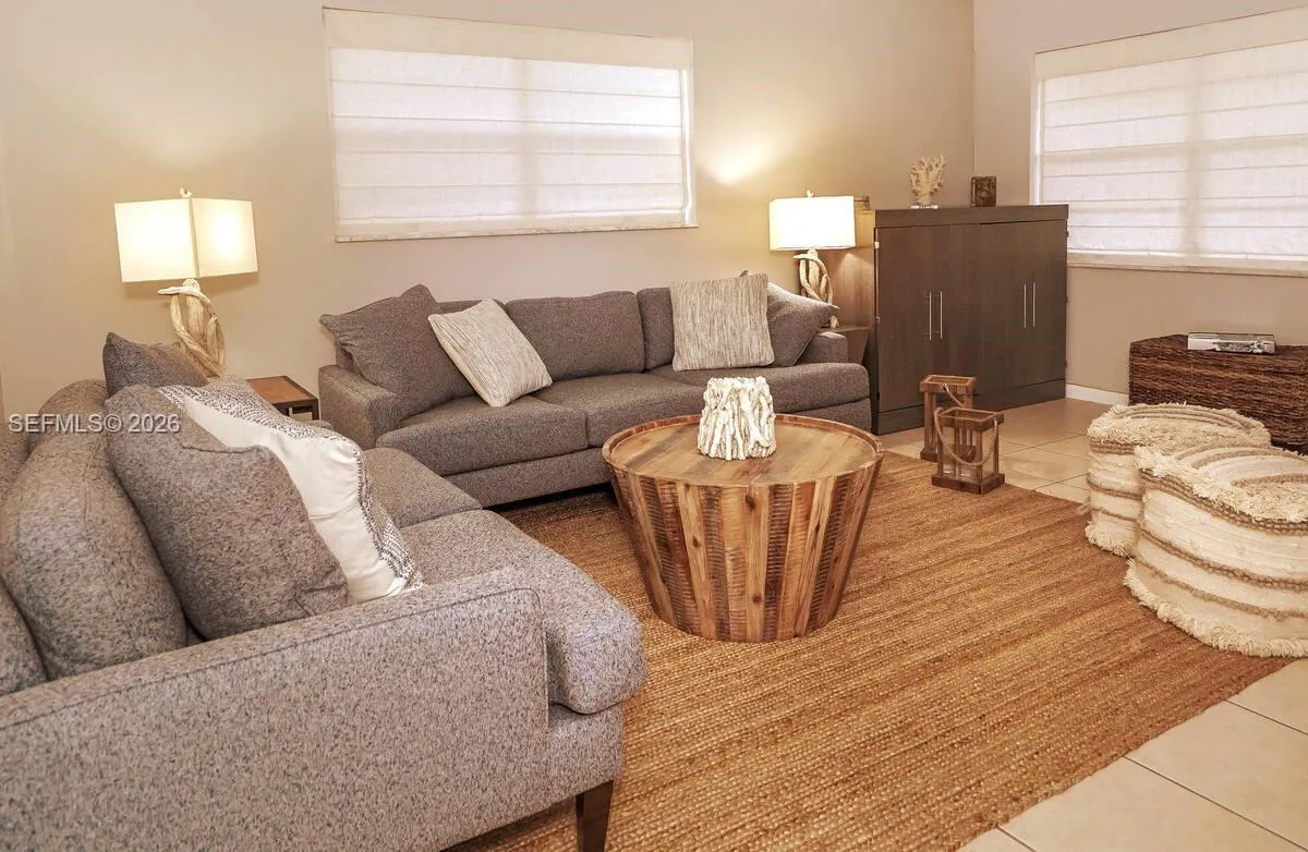 20 SE 12th St, Dania Beach FL 33004