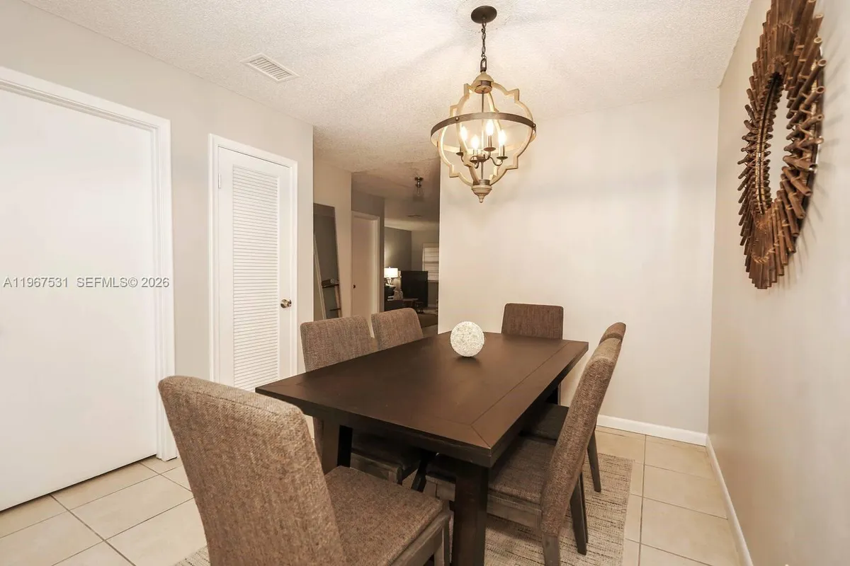 20 SE 12th St, Dania Beach FL 33004