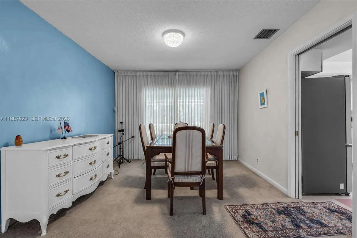 7541 SW 9th St, Plantation FL 33317