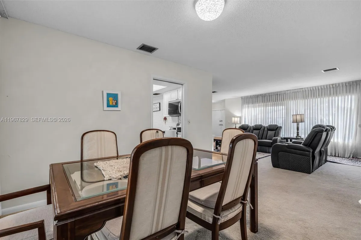 7541 SW 9th St, Plantation FL 33317