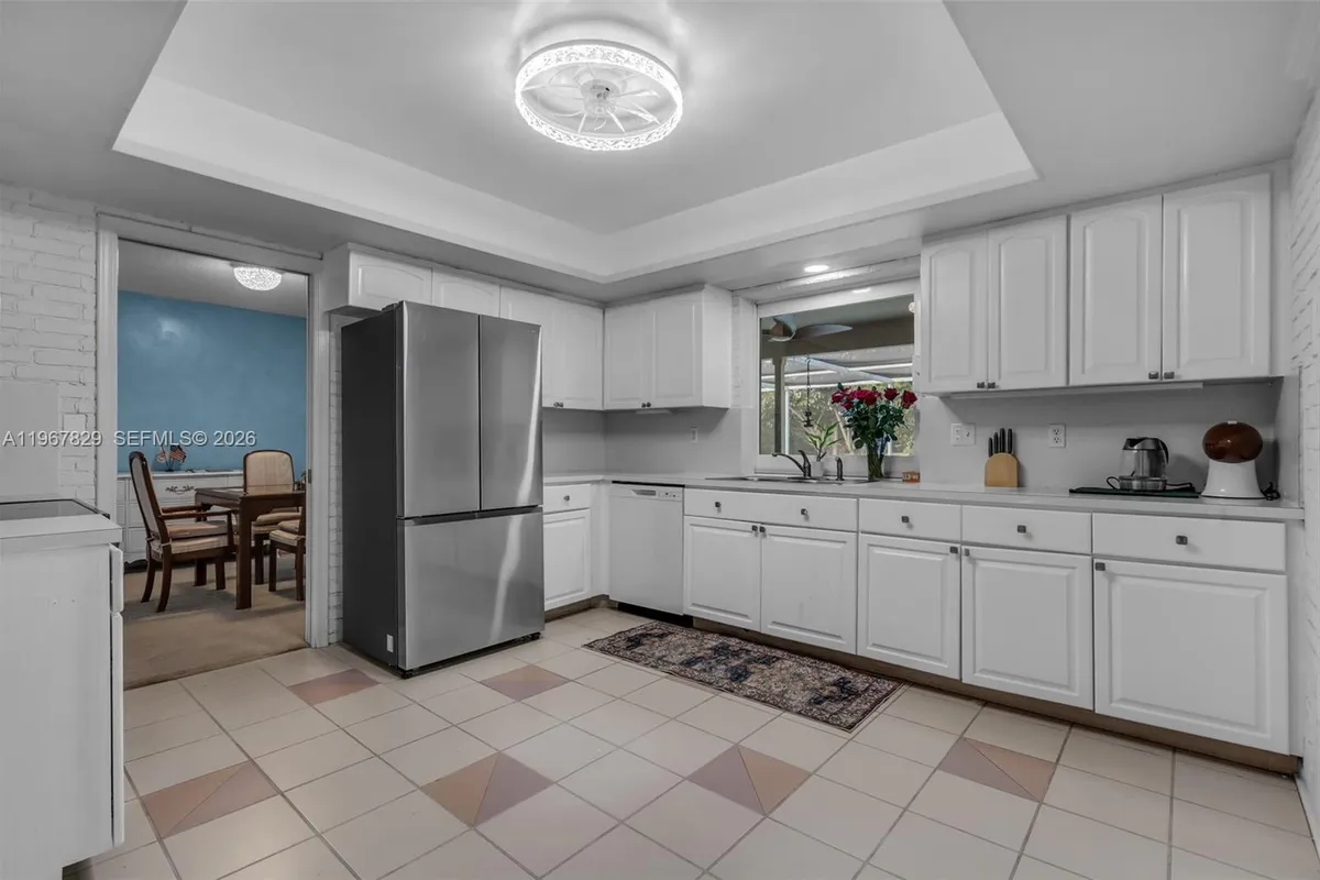 7541 SW 9th St, Plantation FL 33317