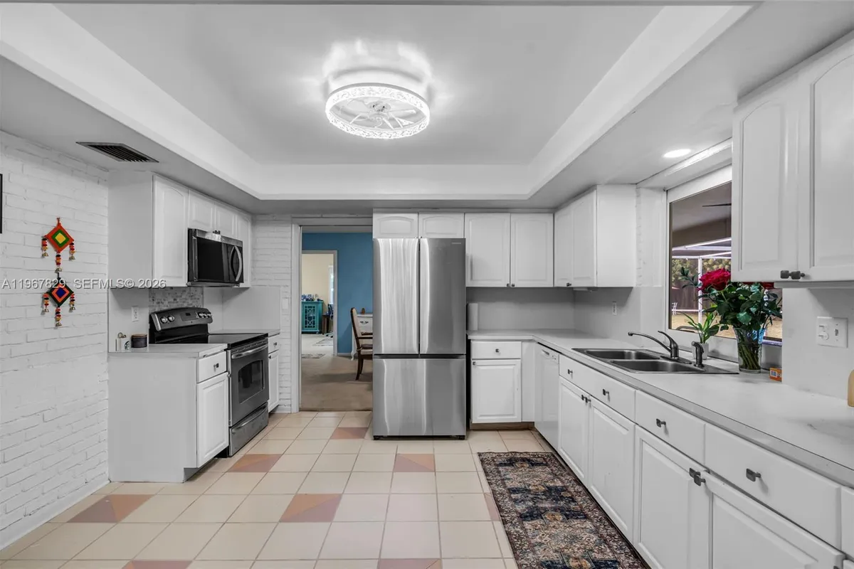 7541 SW 9th St, Plantation FL 33317