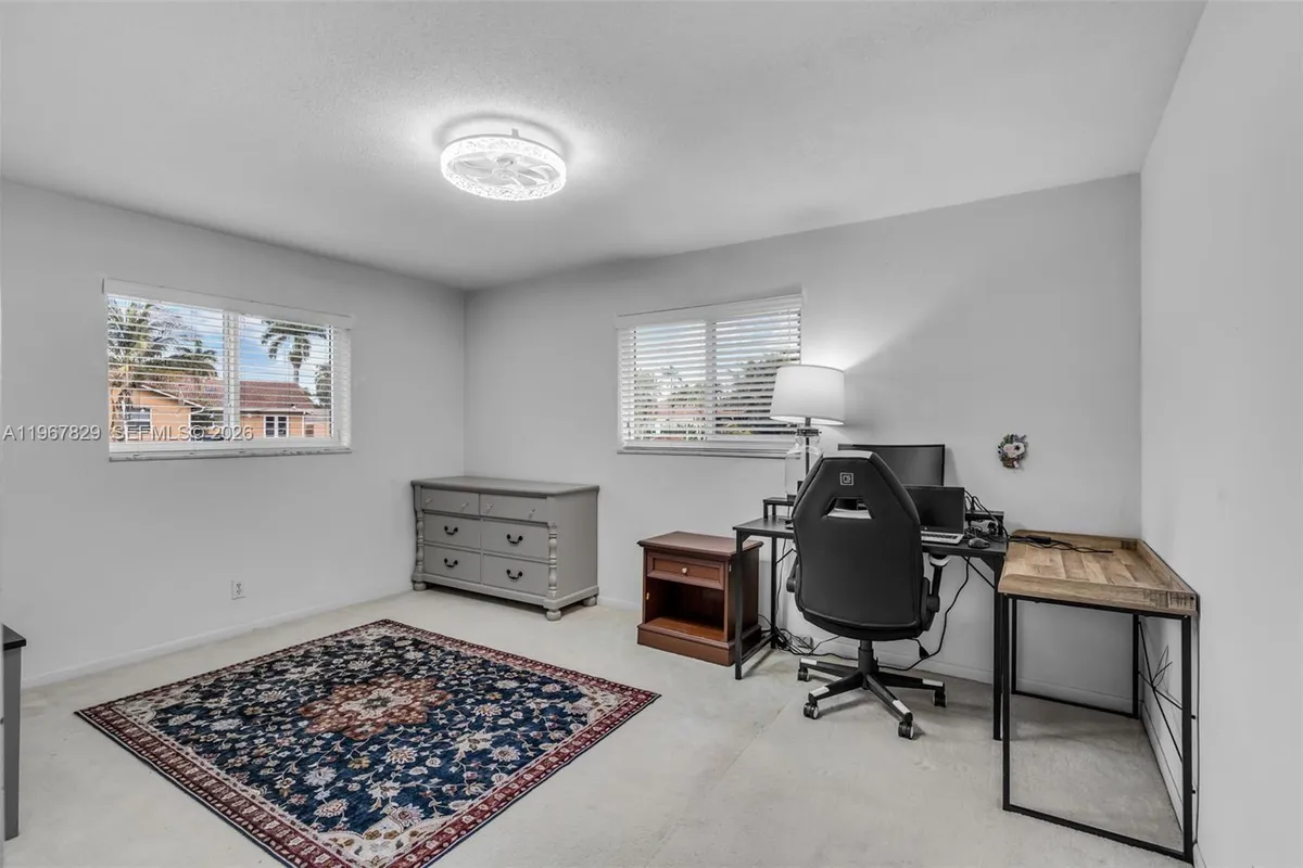 7541 SW 9th St, Plantation FL 33317