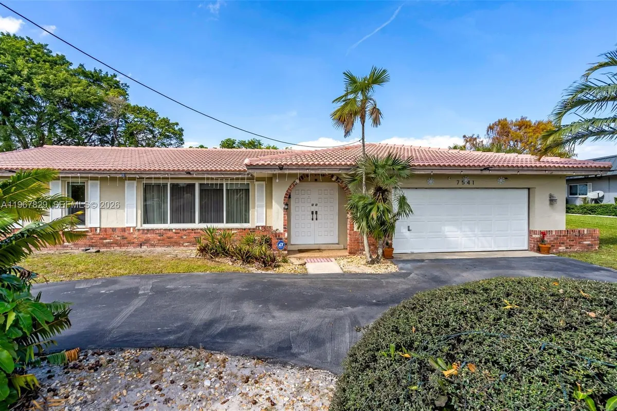 7541 SW 9th St, Plantation FL 33317