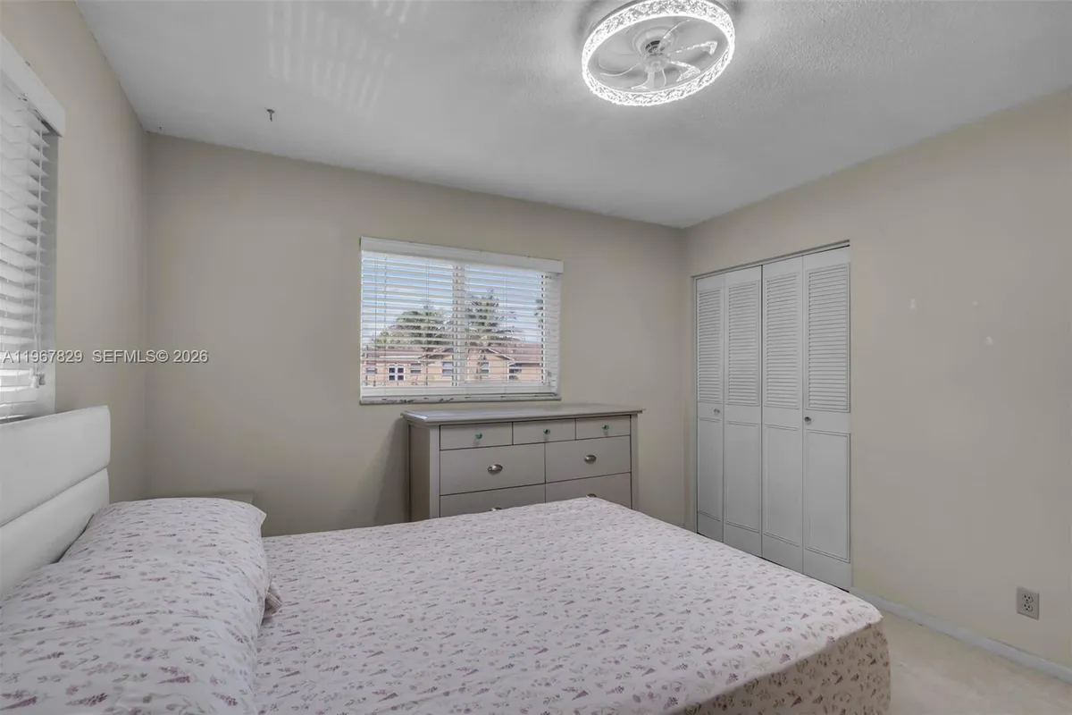 7541 SW 9th St, Plantation FL 33317