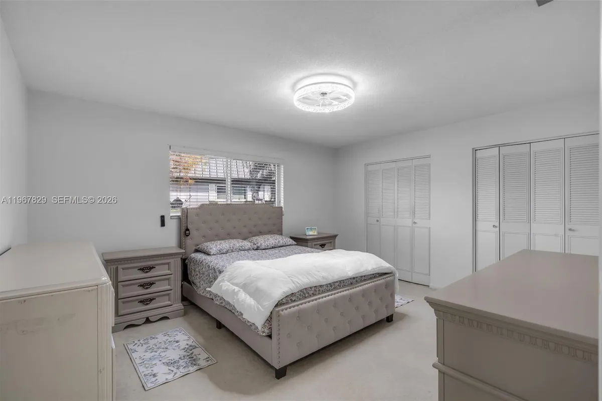 7541 SW 9th St, Plantation FL 33317