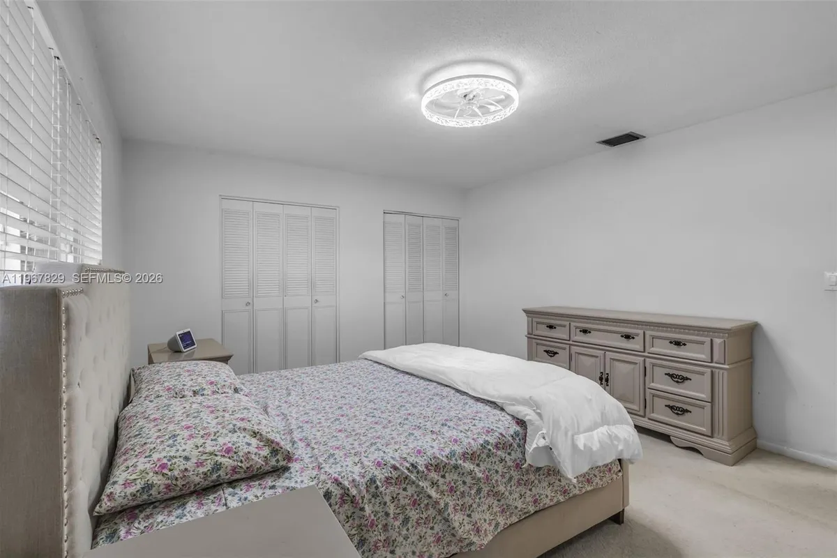 7541 SW 9th St, Plantation FL 33317