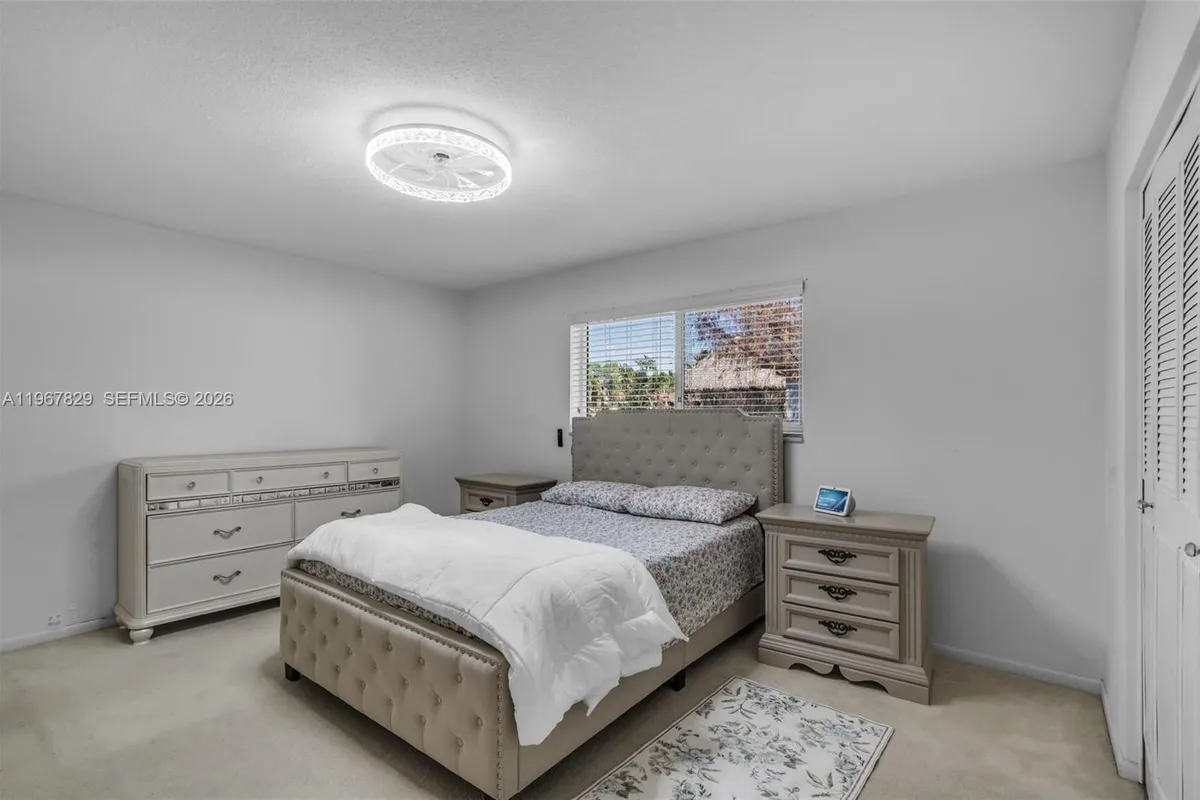 7541 SW 9th St, Plantation FL 33317