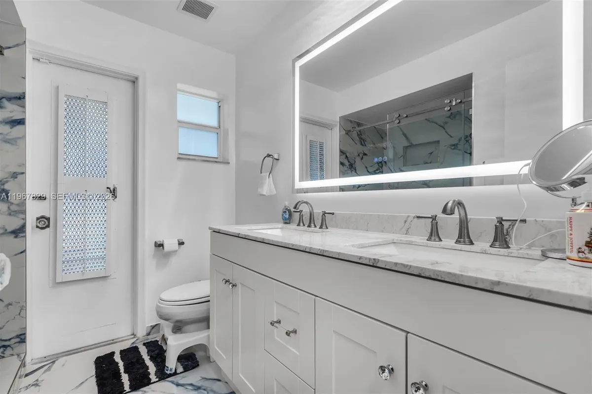 7541 SW 9th St, Plantation FL 33317