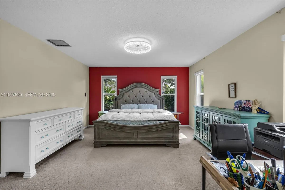 7541 SW 9th St, Plantation FL 33317