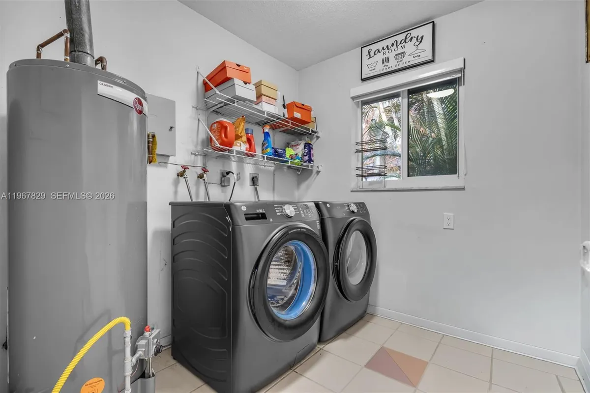 7541 SW 9th St, Plantation FL 33317