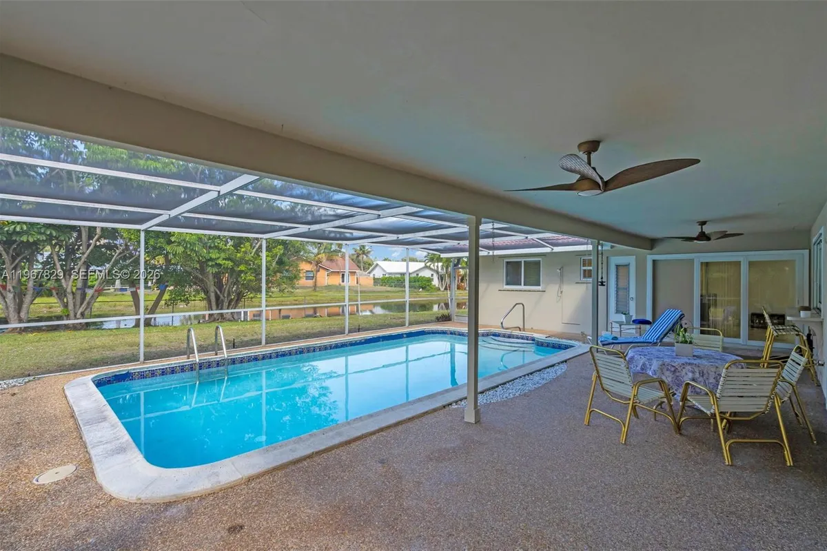 7541 SW 9th St, Plantation FL 33317