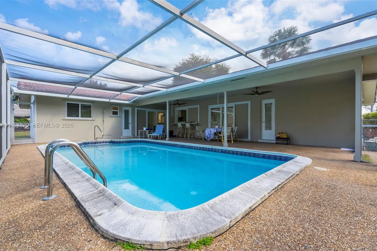 7541 SW 9th St, Plantation FL 33317