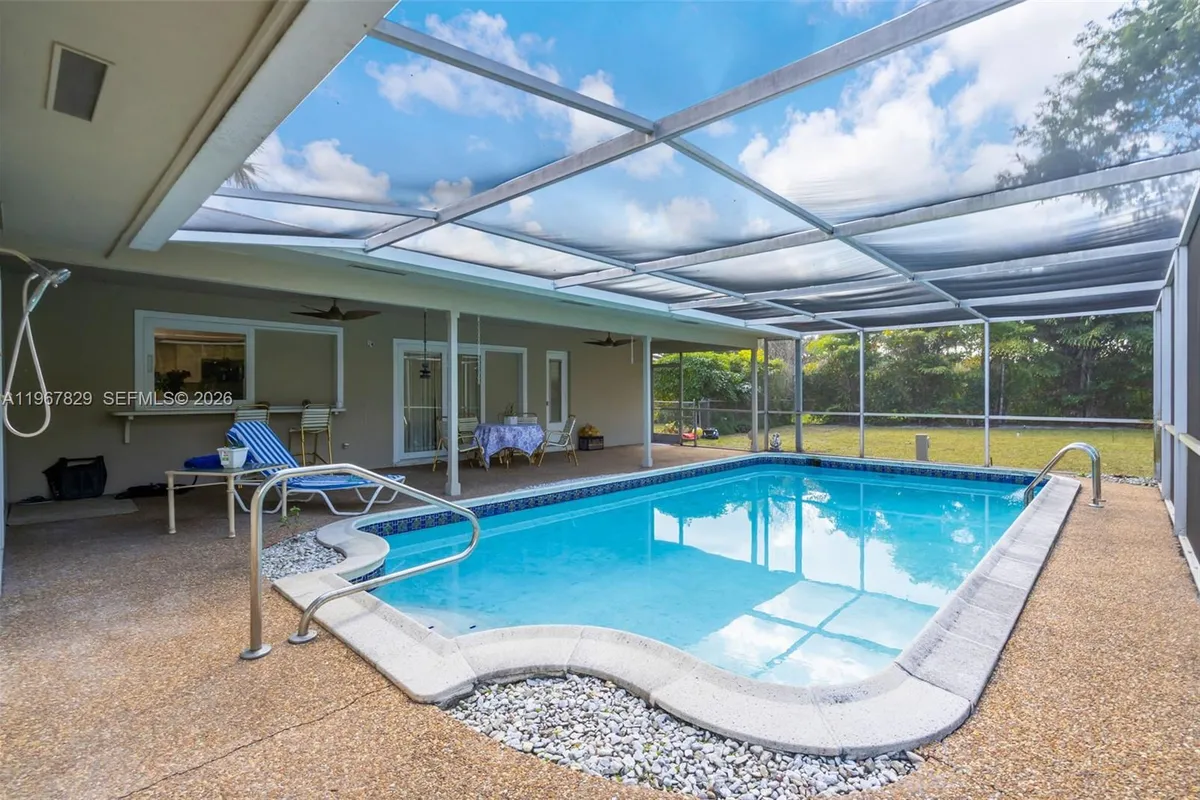 7541 SW 9th St, Plantation FL 33317