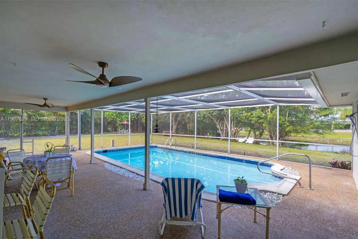 7541 SW 9th St, Plantation FL 33317