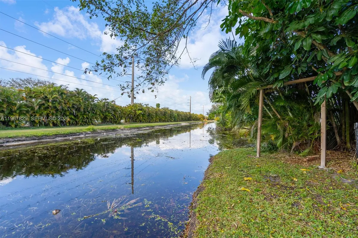 7541 SW 9th St, Plantation FL 33317