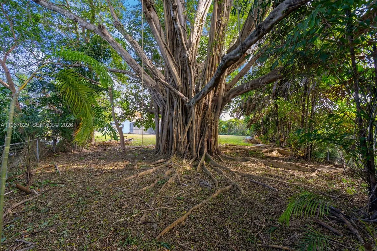 7541 SW 9th St, Plantation FL 33317