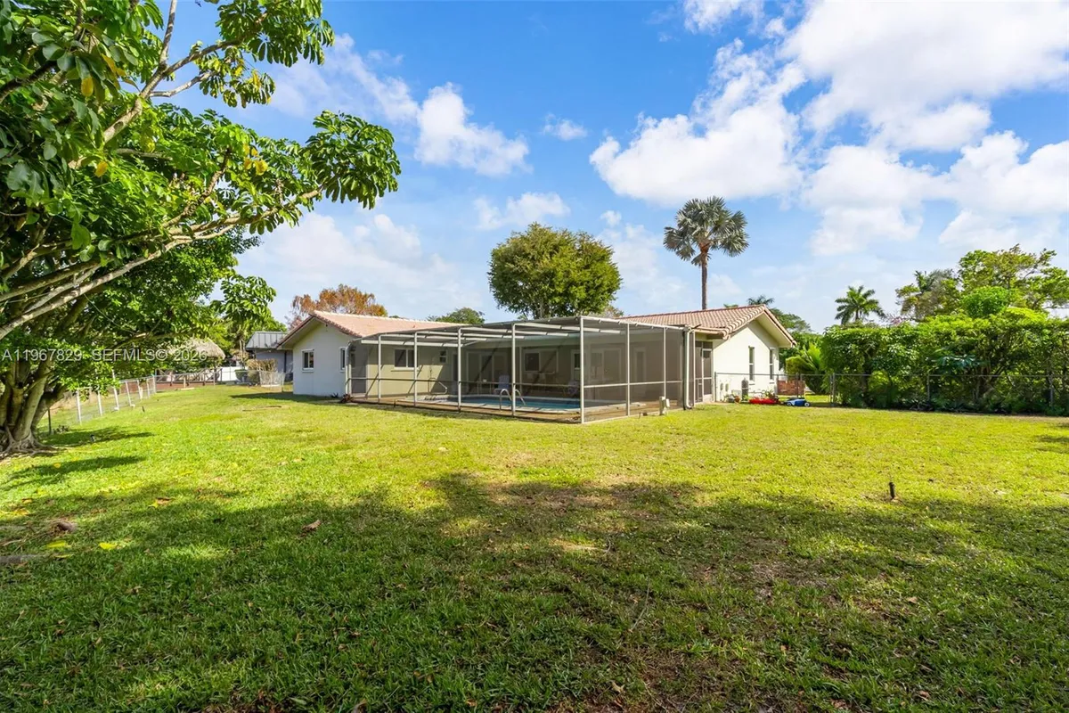 7541 SW 9th St, Plantation FL 33317