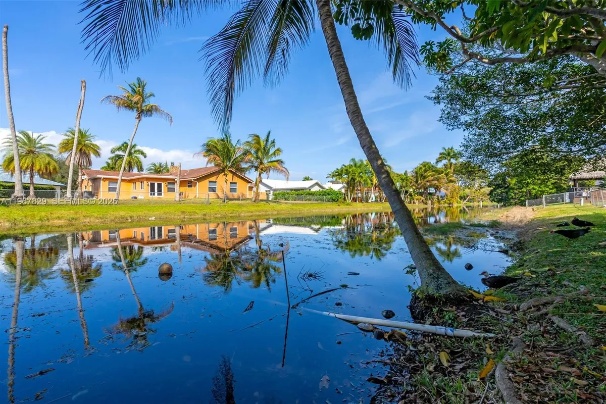 7541 SW 9th St, Plantation FL 33317