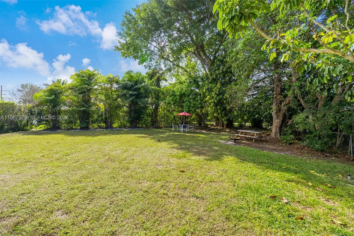 7541 SW 9th St, Plantation FL 33317