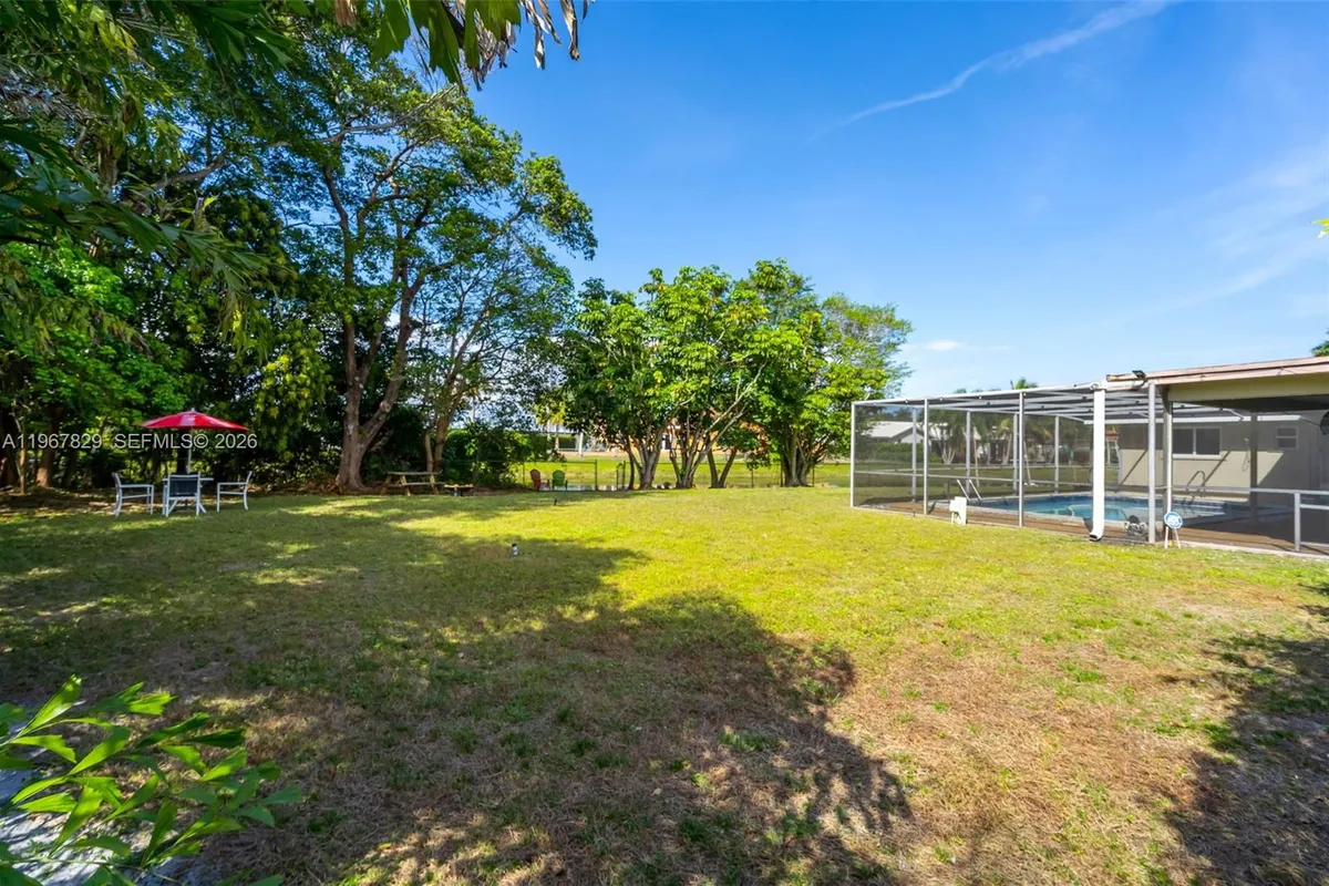 7541 SW 9th St, Plantation FL 33317