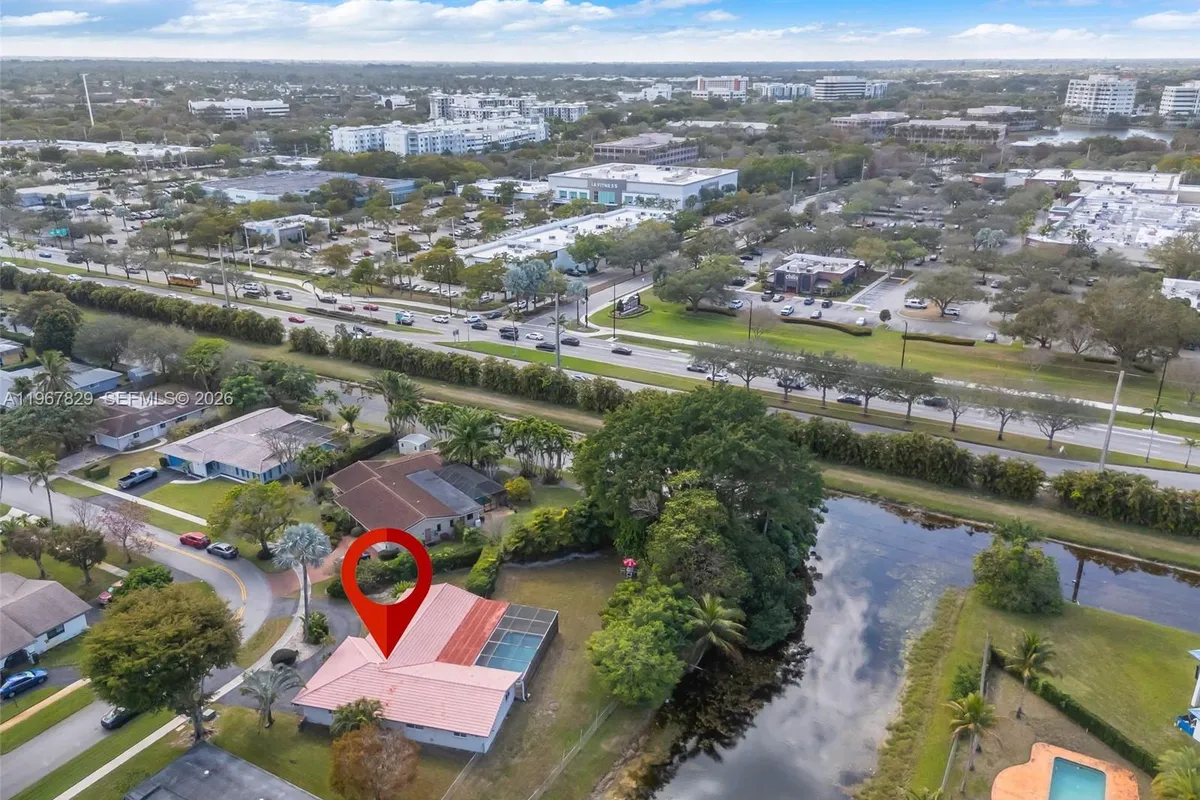 7541 SW 9th St, Plantation FL 33317