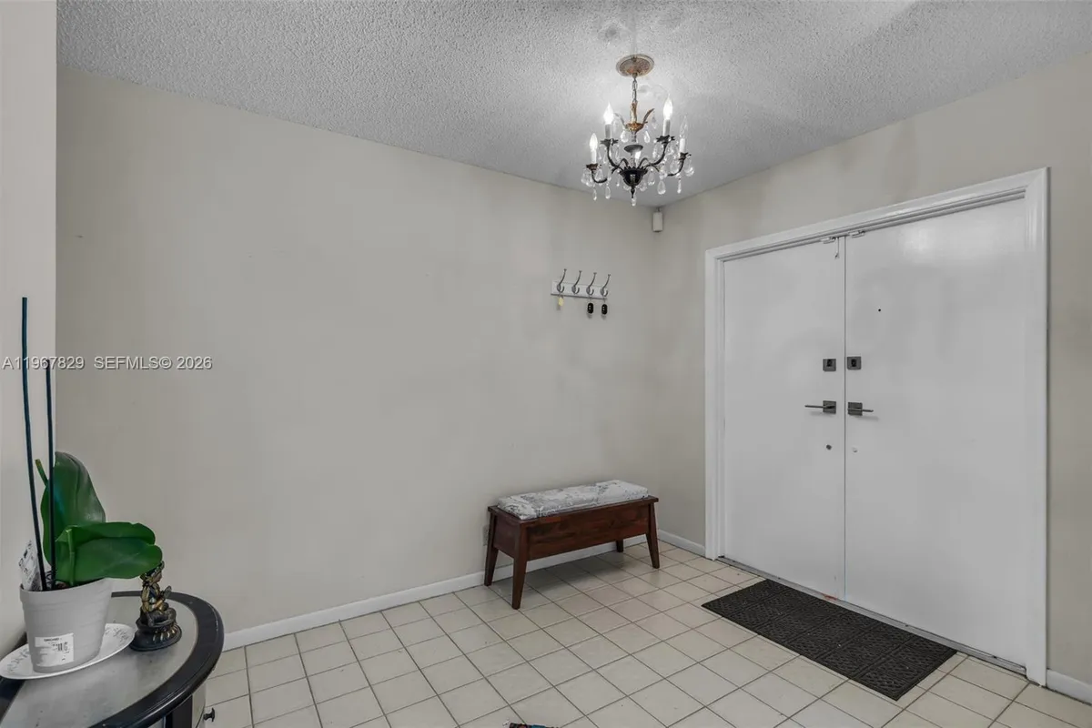 7541 SW 9th St, Plantation FL 33317