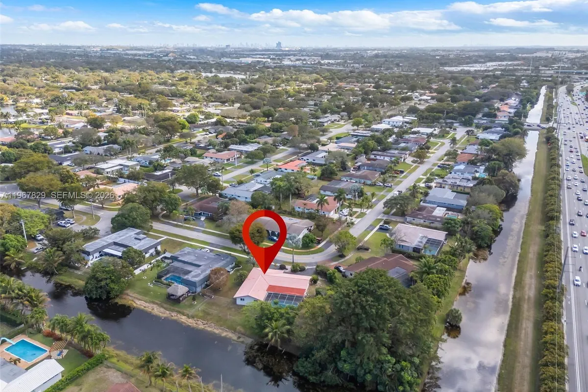 7541 SW 9th St, Plantation FL 33317