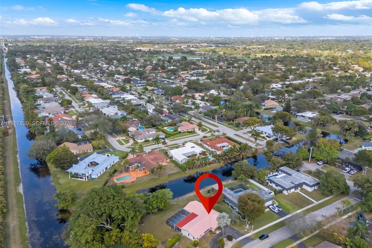 7541 SW 9th St, Plantation FL 33317