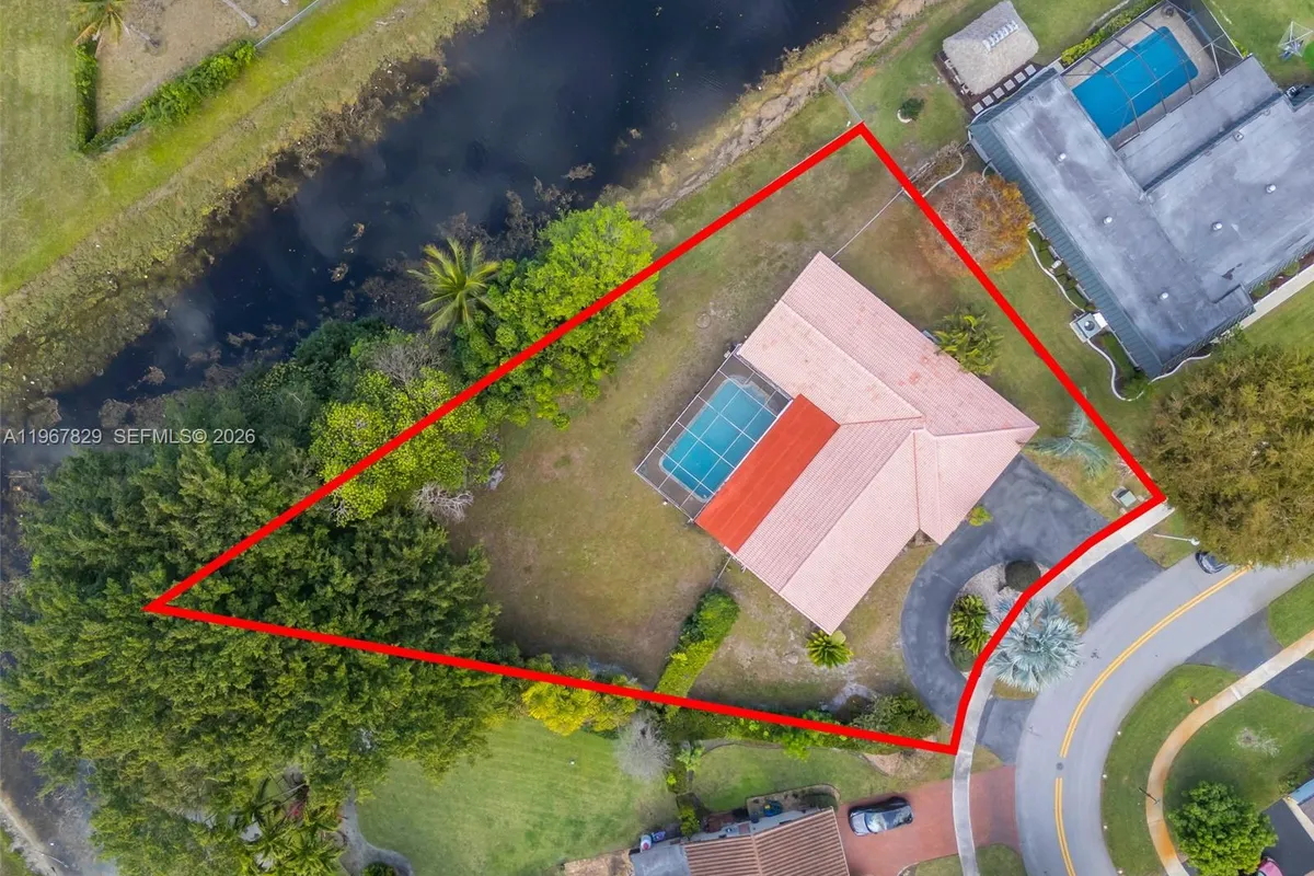 7541 SW 9th St, Plantation FL 33317