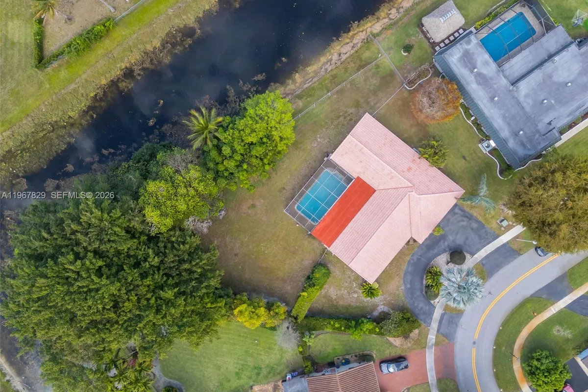 7541 SW 9th St, Plantation FL 33317