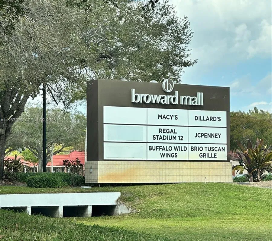 7541 SW 9th St, Plantation FL 33317