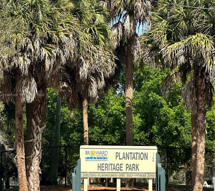 7541 SW 9th St, Plantation FL 33317