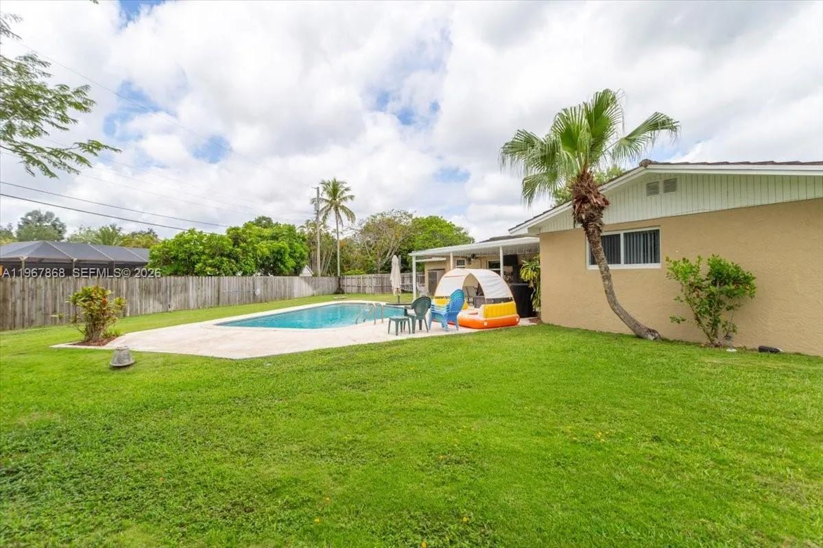 9750 SW 143rd Dr, Miami FL 33176