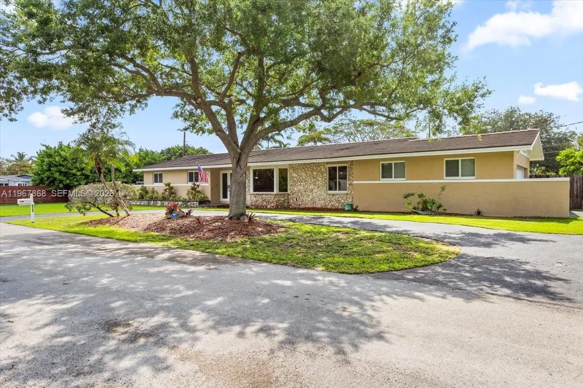 9750 SW 143rd Dr, Miami FL 33176