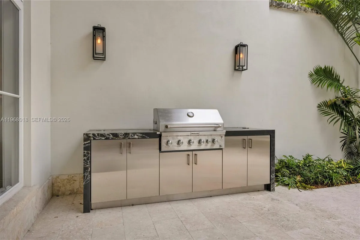 639 Almeria Ave, Coral Gables FL 33134