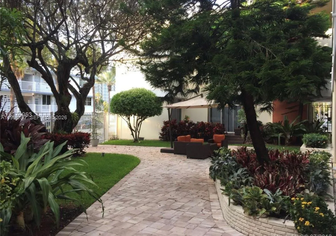 10210 Collins Ave # 306, Bal Harbour FL 33154