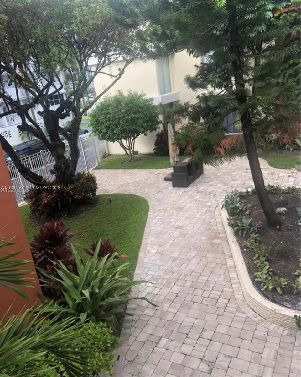 10210 Collins Ave # 306, Bal Harbour FL 33154