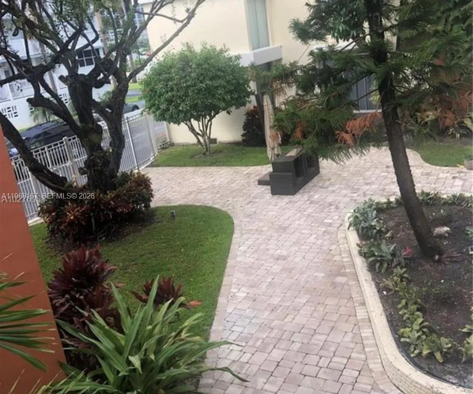 10210 Collins Ave # 306, Bal Harbour FL 33154