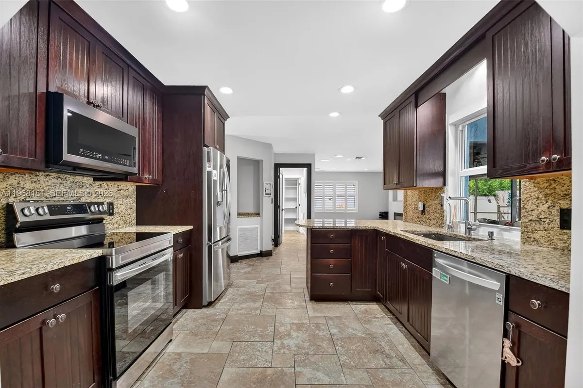 13808 Geranium Pl, Wellington FL 33414