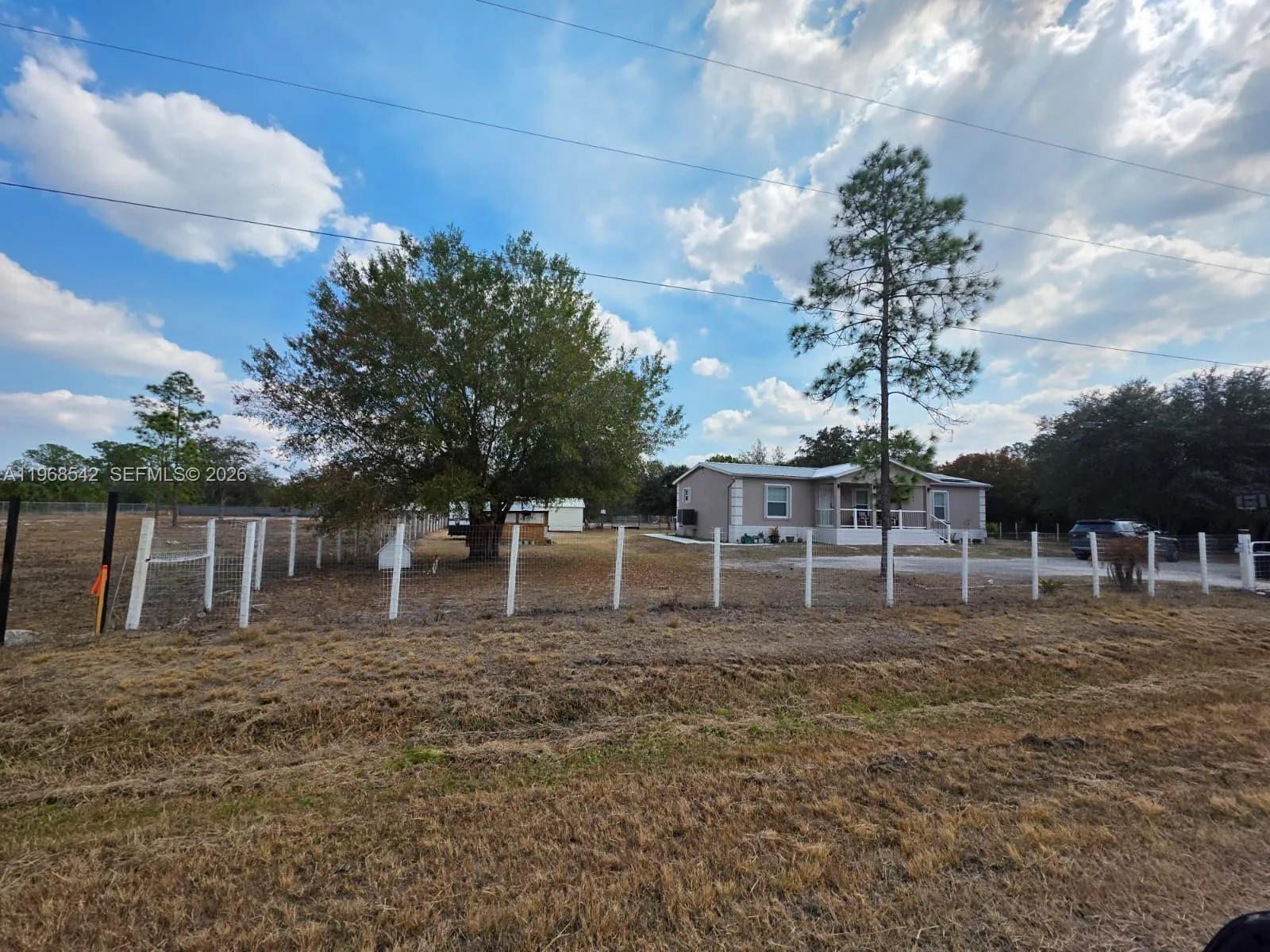 3 bedroom 2 bath for sale at 555 S LINDERO ST, Clewiston FL 33440