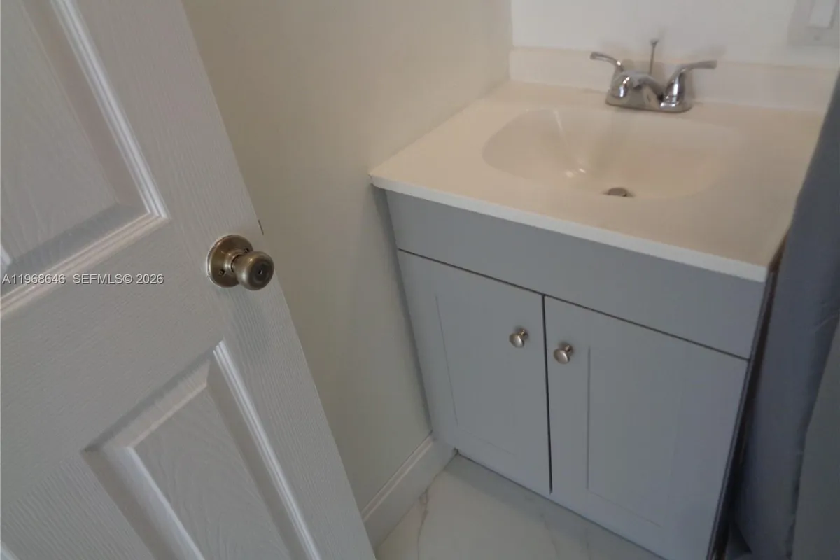 2060 SE 14th St, Homestead FL 33035