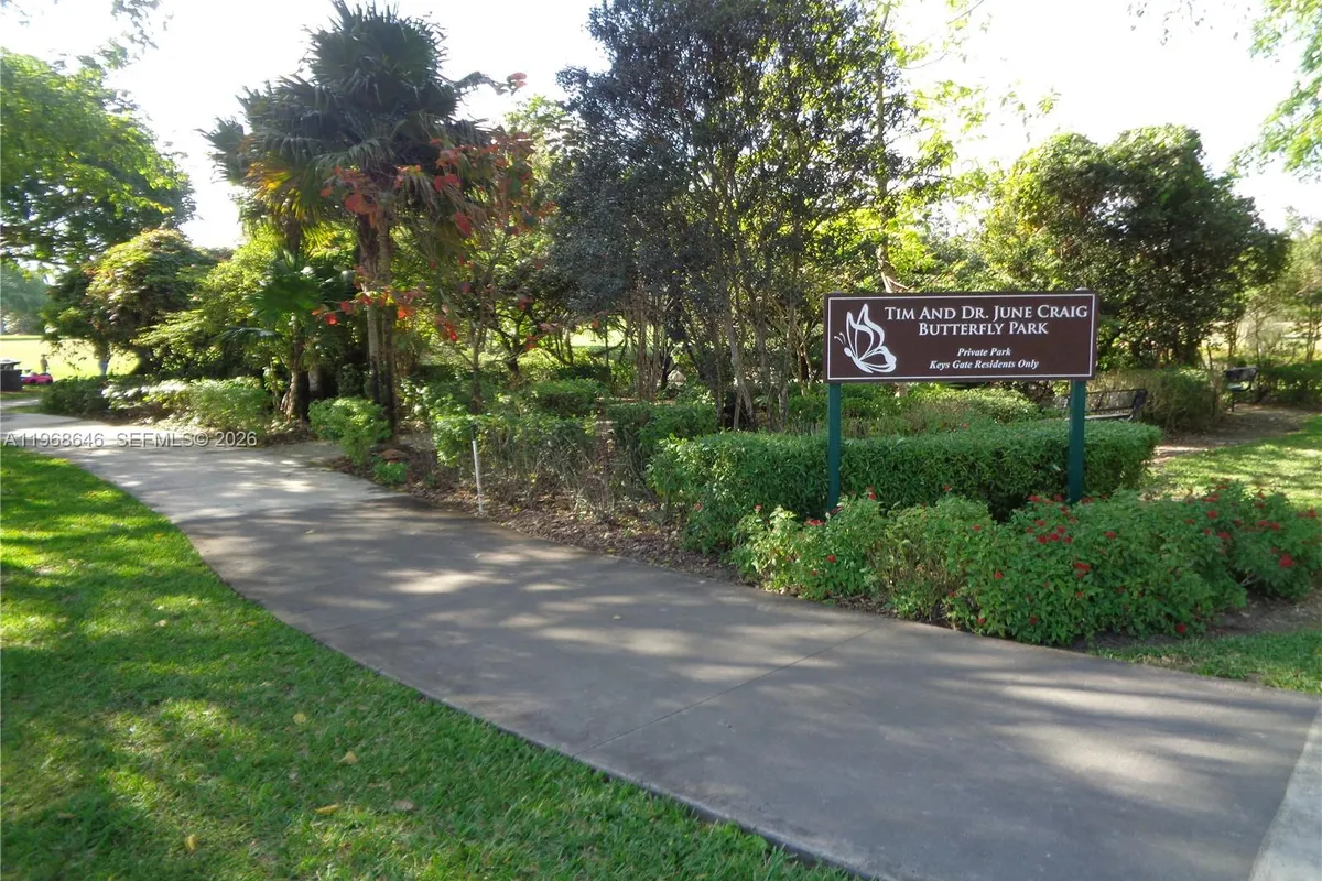 2060 SE 14th St, Homestead FL 33035