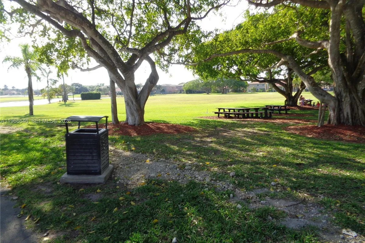 2060 SE 14th St, Homestead FL 33035