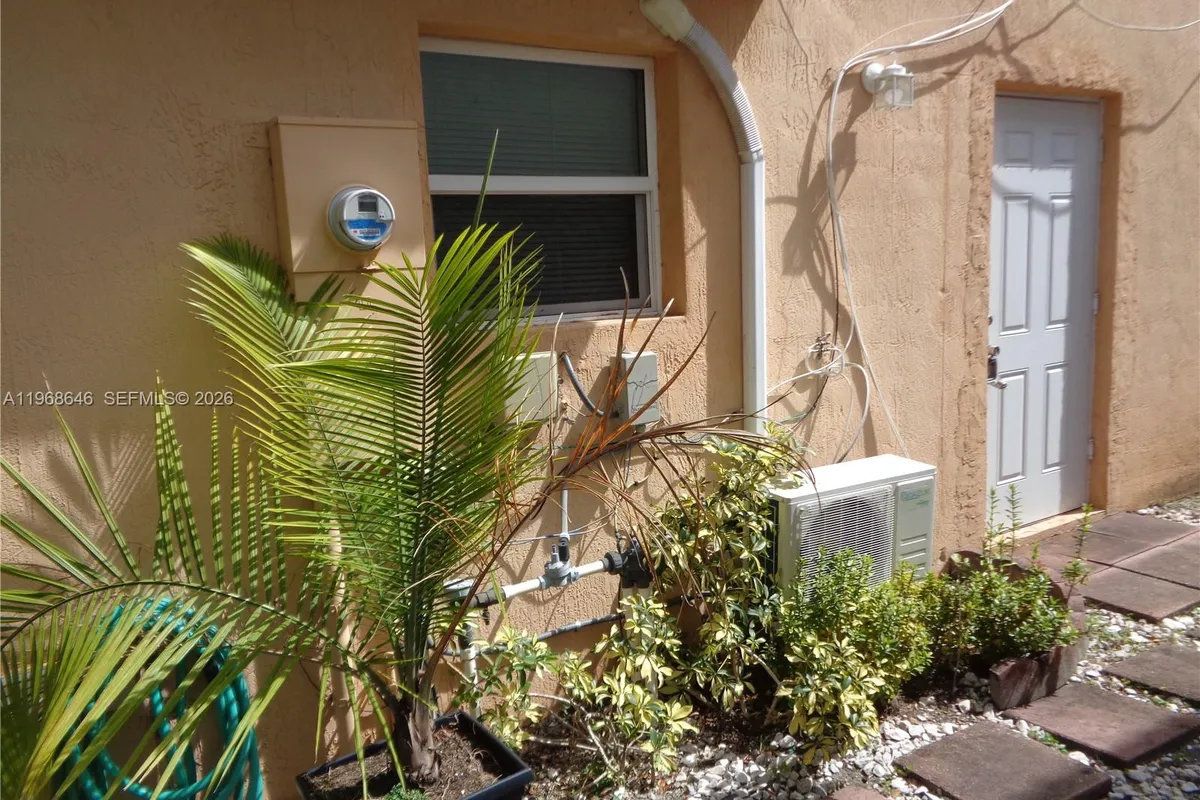 2060 SE 14th St, Homestead FL 33035