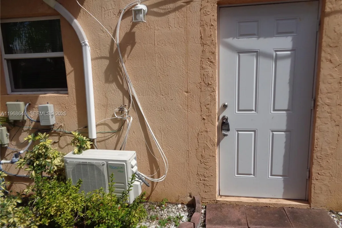 2060 SE 14th St, Homestead FL 33035