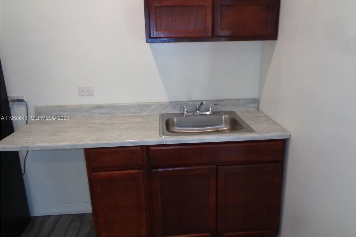 2060 SE 14th St, Homestead FL 33035